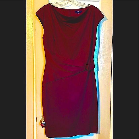 Chaps Dresses & Skirts - 🎉HP🎉Burgundy sheath dress with waist accent